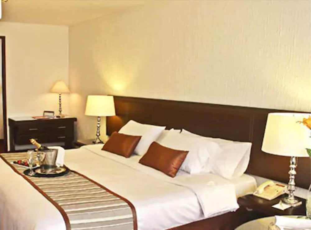 Hotel Ceo Морелия Экстерьер фото